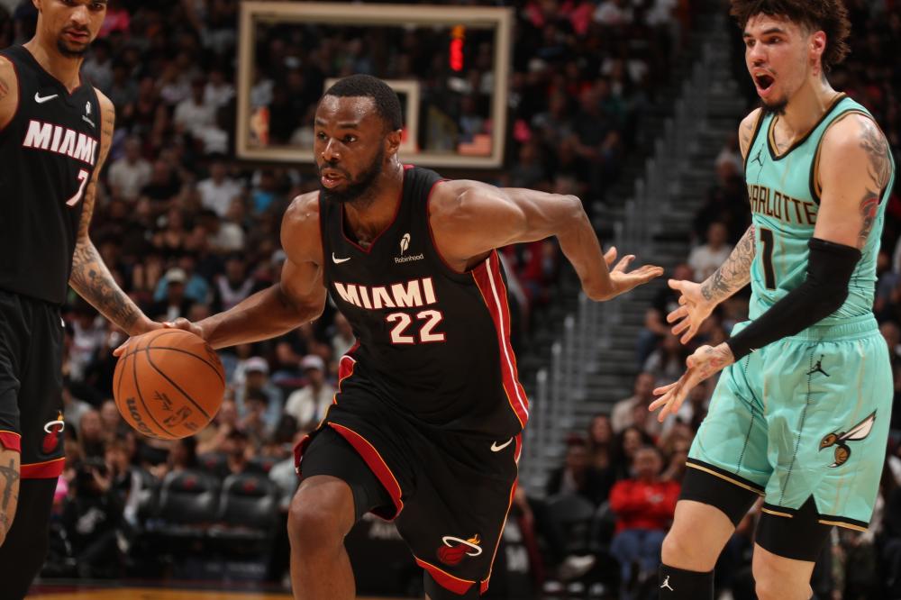 举起世界杯 举起世界杯