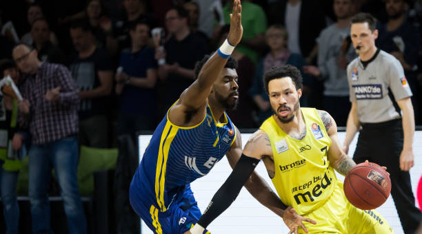 励更多的年 励更多的年